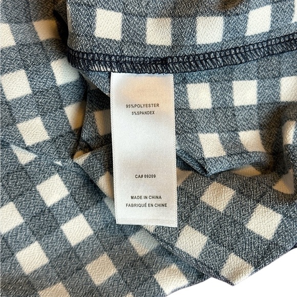 NWT Cleo Petites navy/white sleeveless stretch knit pullover V-front top - Picture 8 of 9